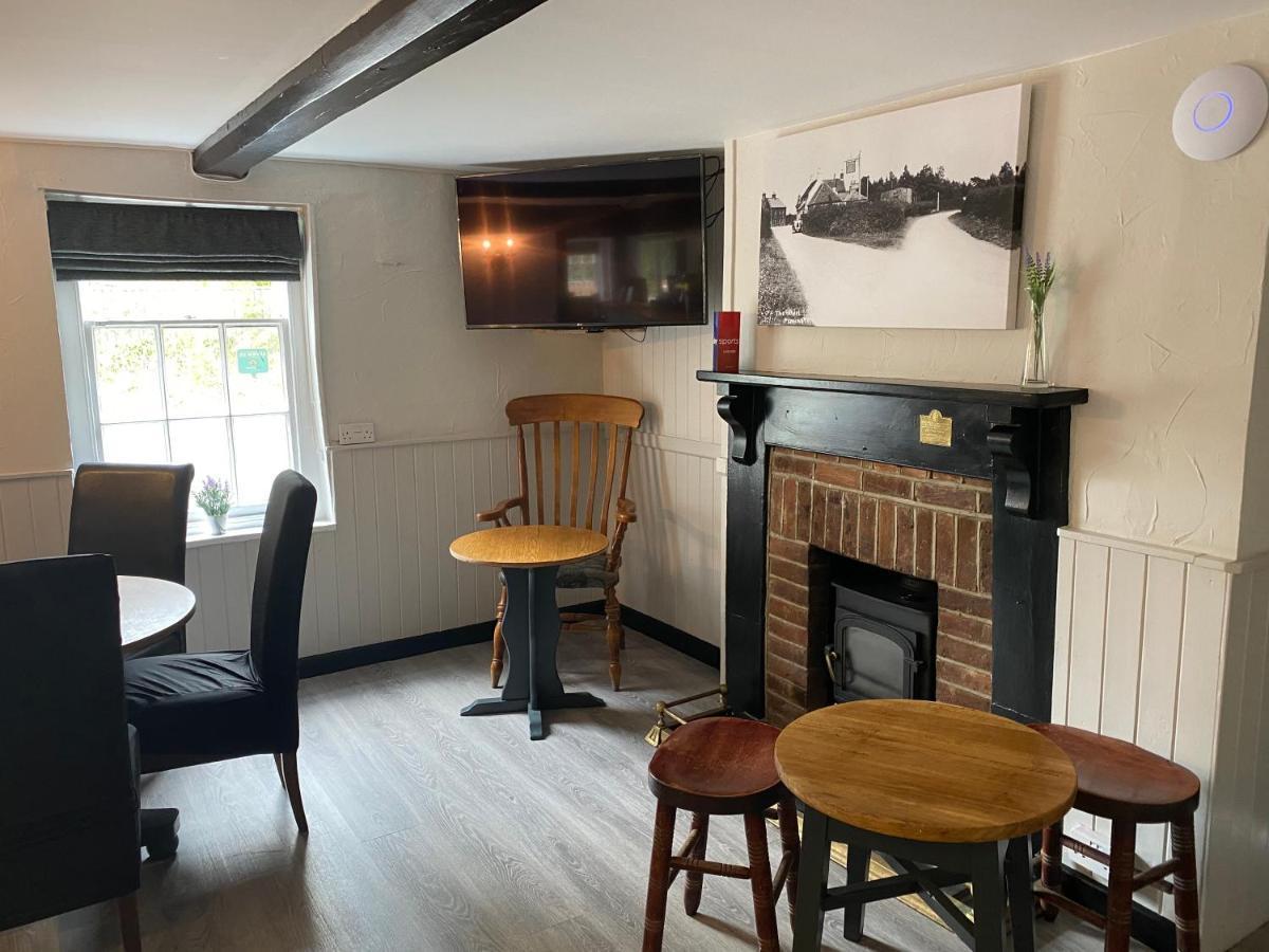 The New Wheel Inn Lymington Exterior foto
