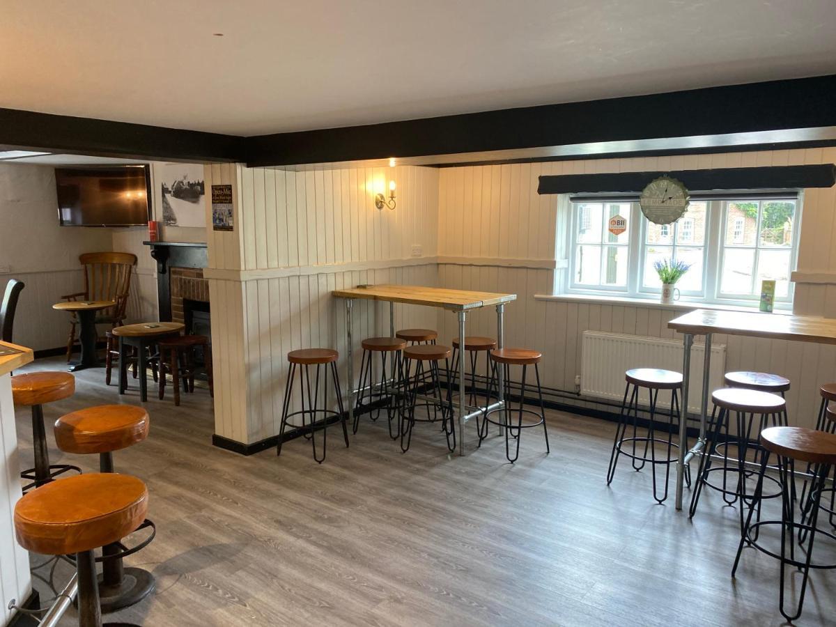 The New Wheel Inn Lymington Exterior foto